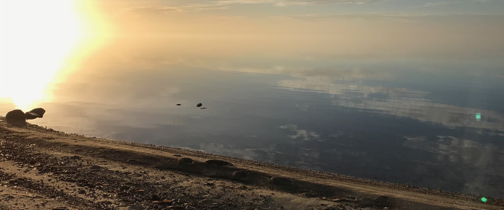 Solnedgang med spejling ved Knud Strand